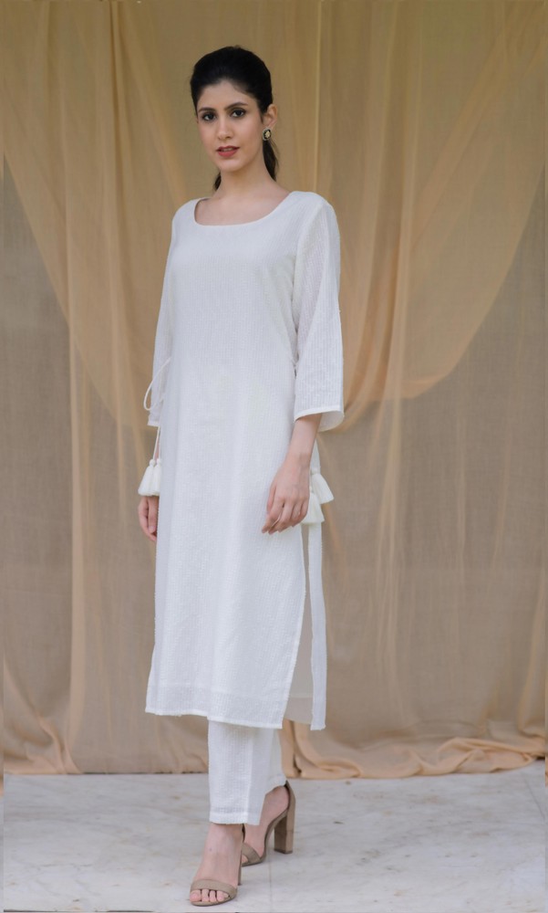 KAPRAAHA OFF WHITE TUNIC SET WITH CHIFFON SCARF