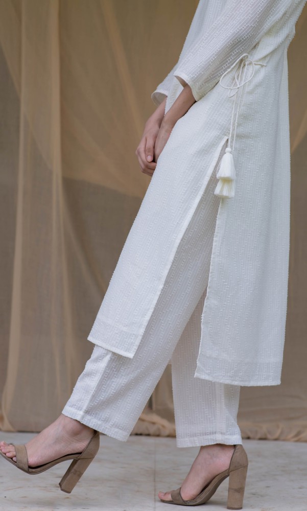 KAPRAAHA OFF WHITE TUNIC SET WITH CHIFFON SCARF
