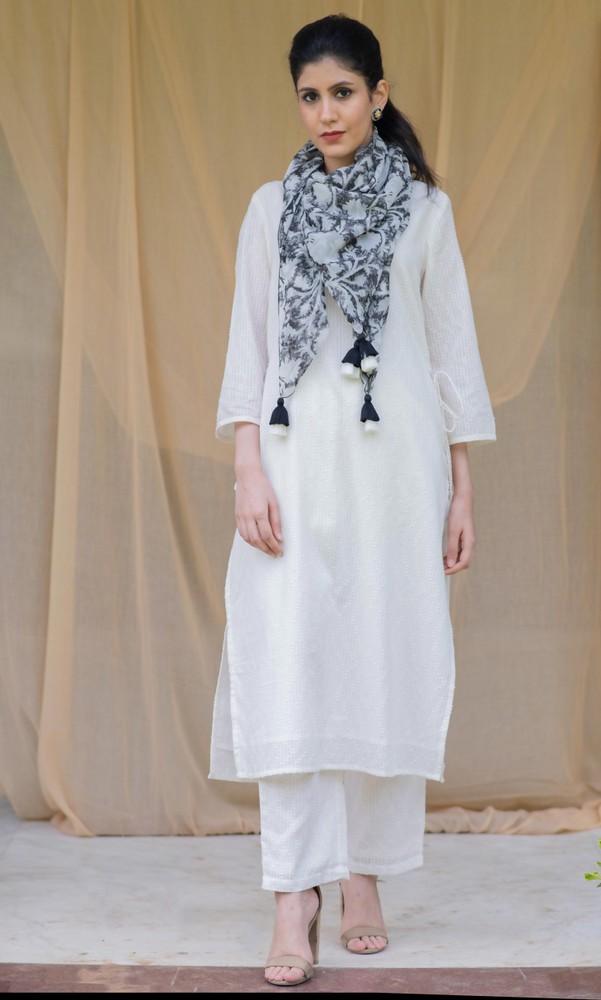 KAPRAAHA OFF WHITE TUNIC SET WITH CHIFFON SCARF
