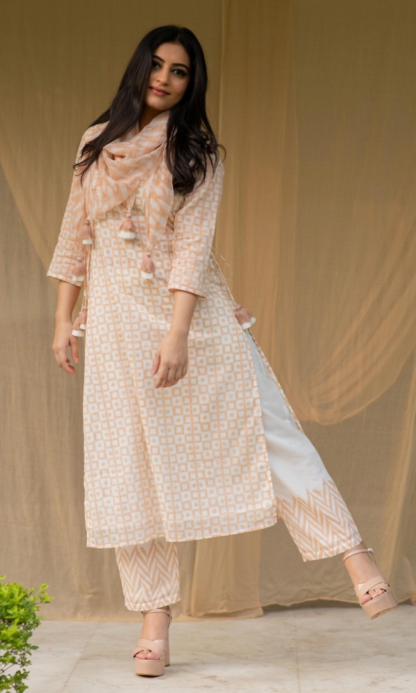KAPRAAHA PEACH COTTON TUIC SET
